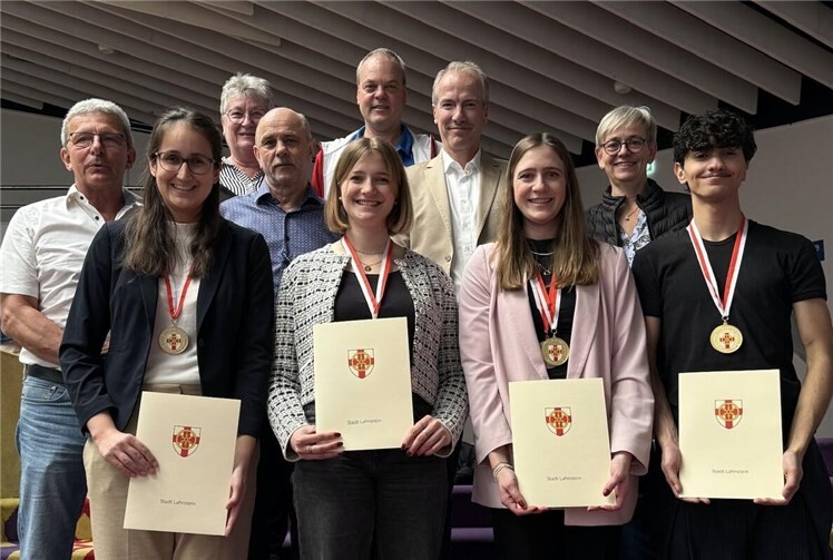 Die erfolgreichen TGO-Sportler mit Ihren Urkunden.