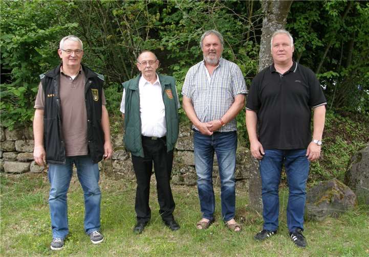 Die erfolgreichen Teilnehmer am Konkurrenzscheiben-Schießen: (v.l.) H. P. Wolf, K. H. Bentz, L. Auer, F. Bauer. Auf dem Foto fehlen M. Vogel und W. Massion.privat