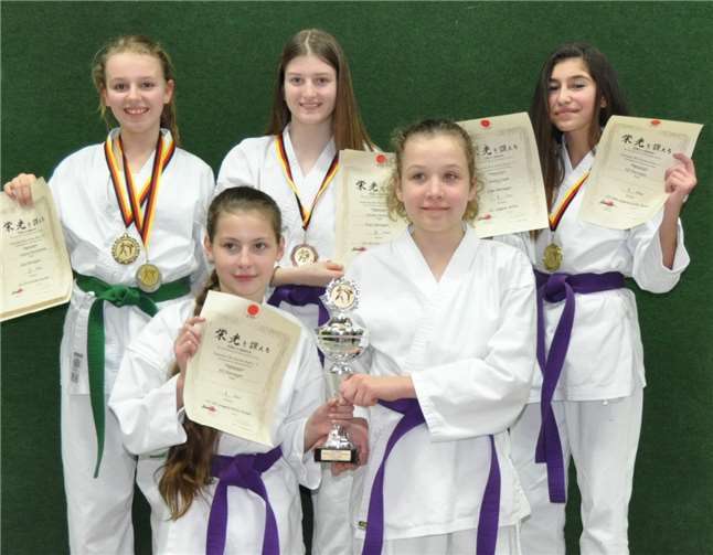 Die erfolgreichen Teilnehmer des 1. Karate Dojo TV Remagen.  TV Remagen