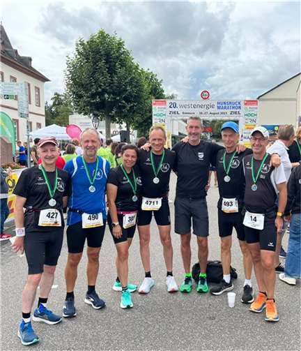 Beim Hunsrück-Marathon erfolgreich Die erfolgreichen Teilnehmerinnen und Teilnehmer. Fotos: privat