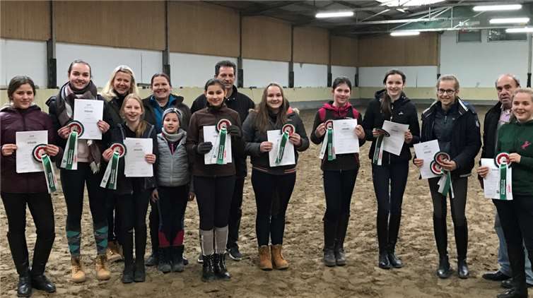 Die erfolgreichen Teilnehmerinnen wurden mit einer Urkunde ausgezeichnet.privat