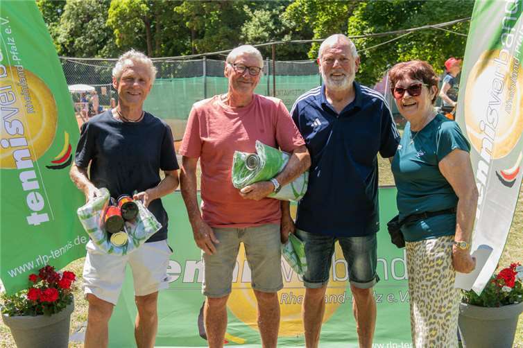 Die erfolgreichen Tennisspieler.  Foto: Hermann Recknagel