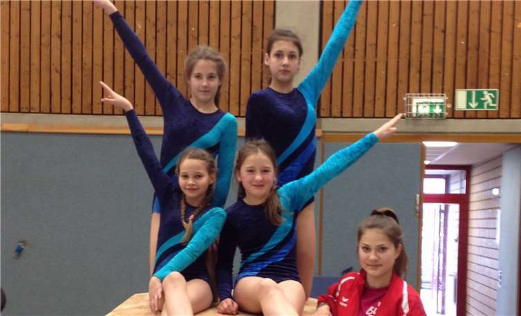 Die erfolgreichen Turnerinnen Lara Weidung, Laura Klyta (hinten v. l.), Emily Thomasson, Maja Wolf, Kathrin Brachtendorf (vorne v. l.).privat