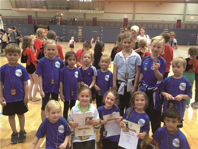 Die erfolgreichen Turnkinder des SV Urmitz strahlten vor Glück. privat