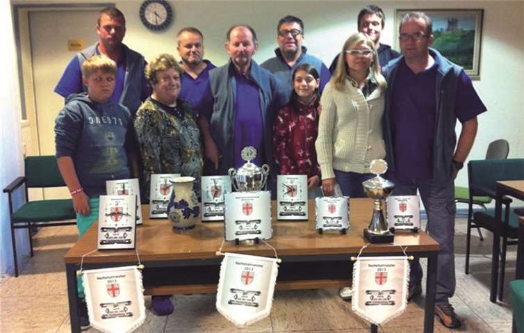 Die erfolgreichen Züchter mitsamt ihren Auszeichnungen. privat