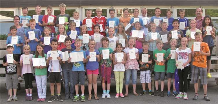 Die erfolgreichen und stolzen Teilnehmer mit Ihren hart erarbeiteten Urkunden. privat