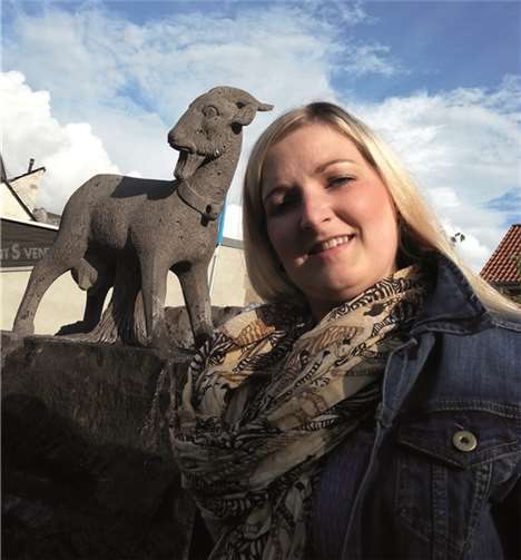 Die erst 25.jährige Annika Endres ist die neue Obermöhn der Beller Möhnen und kann bereits auf 22 aktive Vereinsjahre zurückblicken.privat