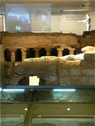 Die erste Exkursion führte die Mitglieder und Gäste des Vereins ins kleine, beschauliche Zülpich, welches mit einem äußerst attraktiven Museum aufwarten kann, dem erst im August 2008 eröffneten „Römerthermen Zülpich - Museum der Badekultur“. Foto: „Römerthermen Zülpich - Museum der Badekultur“