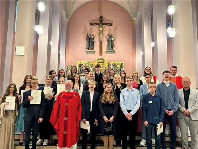 Die erste Firmgruppe. Fotos: Pfarrei Mülheim-Kärlich Heilig Geist