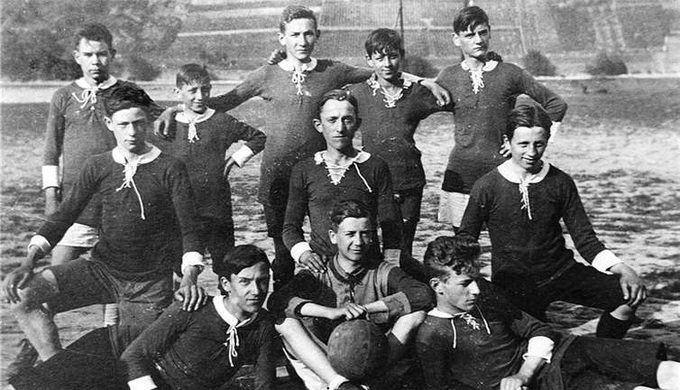 Die erste Fußballmannschaft 1913.Archiv/Privat