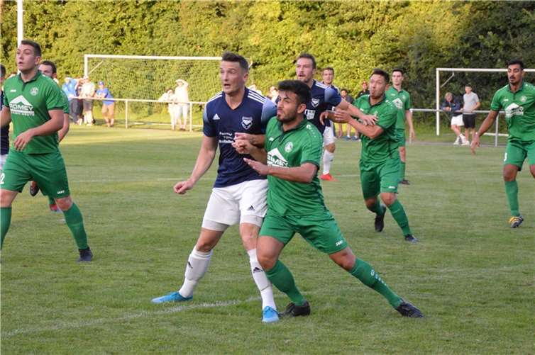 Die erste Fußballmannschaft um Coach Andi Samson gastiert zum Auftakt am Samstag, 11.09.2021 um 18 Uhr in Polch (Stadion) bei der SG Maifeld III. Für die Adler-Zwote fällt der Startschuss einen Tag später am Sonntag, 12.09.2021 um 14:30 Uhr in Eich gegen die TG Namedy.