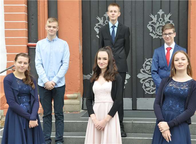 Die erste Gruppe vor der Kirche.Quelle: Evangelische Kirchengemeinde Remagen-Sinzig