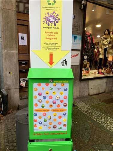 Die erste Gum Wall steht am Eingang vom Marktplatz zur Mittelstraße in der Fußgängerzone.  Fotos: Stadt Linz
