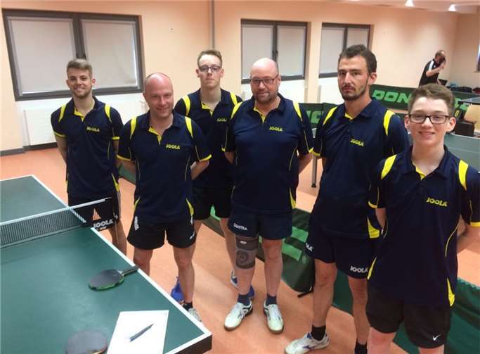 Die erste Herrenmannschaft ist endlich in der 1. Bezirksliga angekommen (von links): Christopher Kegel, Pascal Homscheid, Lucas Alfter, Rolf Alfter, Björn Tönnessen und Maximilian Alfter.privat