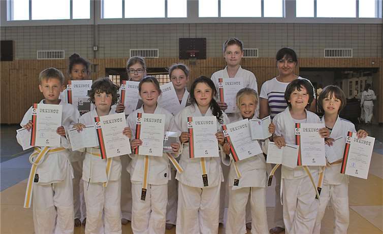 Die erste Judogruppe legte die Gürtelprüfung weiß-gelb (8. Kyu) erfolgreich ab.privat