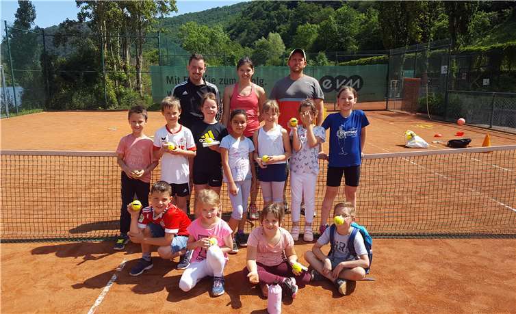 Die erste Klasse der Grundschule Oberfell.Fotos: privat