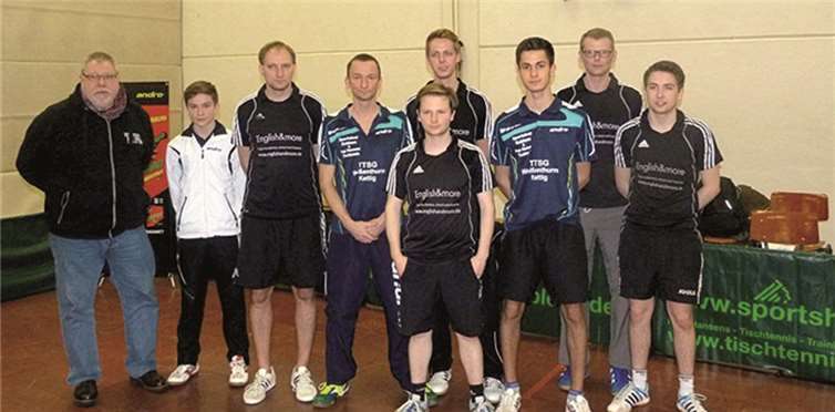 Die erste Mannschaft der TTSG mit Vertretern des TV Geseke. privat