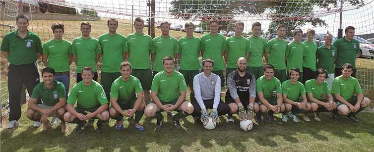 Die erste Mannschaft des FC Burgen. privat