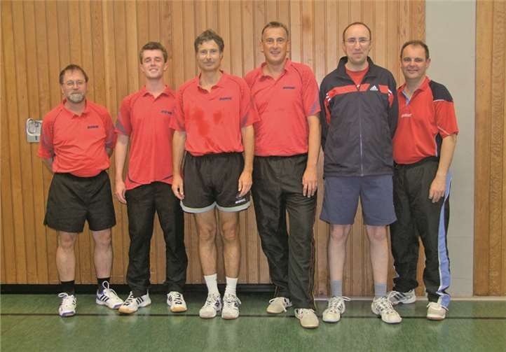 Die erste Mannschaft des TV Rheinbach (von links): Thorben Beyerstedt, Ralf Beyerstedt, Martin Hestermann, Volker Löwer, Thomas Minrath und Thomas Knöffler. Es fehlt Christoph Beyerstedt.privat