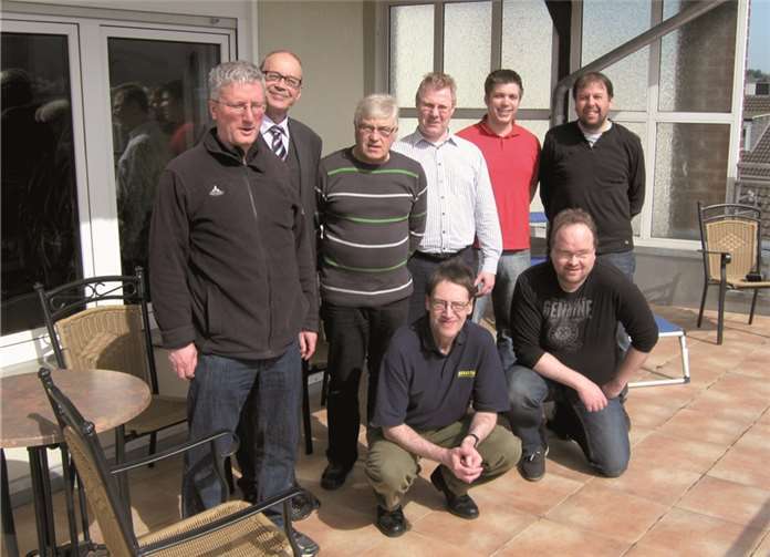 Die erste Mannschaft v.l.: Manfred Eulenbruch, Udo Koslowksi, Manfred Nett, v.re.: Wolfgang Fink, Mathias Koslowski, Martin Lukas, kniend v.r.: Arno Hartmann und Winfried Degen. privat