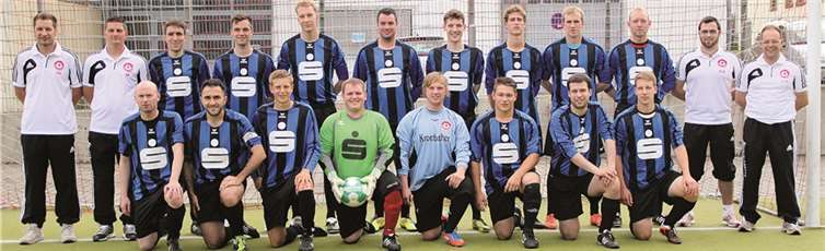 Die erste Mannschaft vor dem Testspiel gegen Rot-Weiß Koblenz. privat