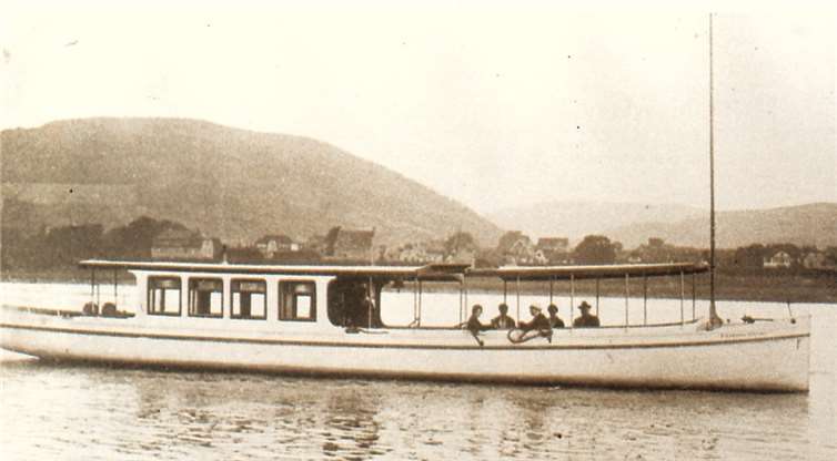 Traurig: Es gibt keine Personenfähre mehr Die erste Motor-Fähre von 1904.