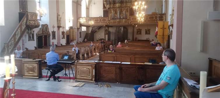 Die erste Probe fand unter strengen Corona-Bedingungen statt. Foto: privat