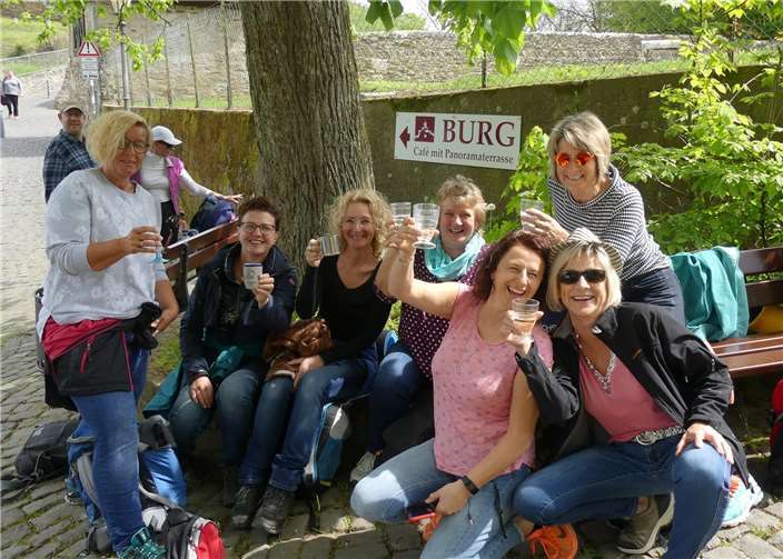 Die erste Rast bei der Wanderung auf die Knippwird traditionell am Fuße der Reichsburg eingelegt.Fotos: -TE-