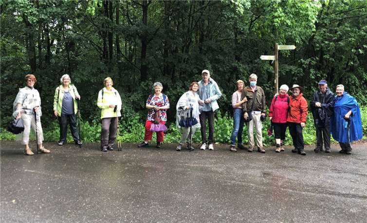 Die erste Wanderung führte ca. 8 Kilometer auf den Spuren der Grenzlandschmuggler durch Wald und Flur rund um Berkum.Fotos: privat