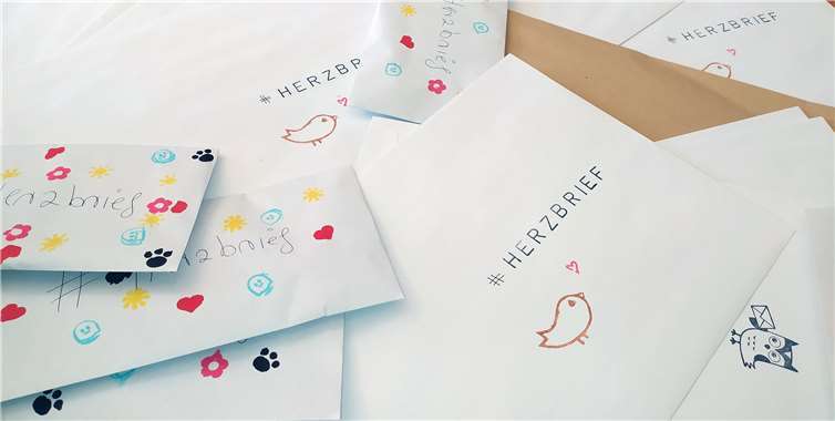 Die ersten 40 Briefe der Altendorf-Ersdorfer Schützenjugend konnte Jugendleiter Christian Klein bereits weiterleiten. Quelle: Altendorf-Ersdorfer Schützenjugend