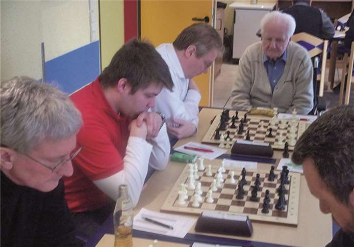 Die ersten Bretter gegen Polch, Martin Lukas (M.) Manfred Eulenbruch und Mathias Koslowski (v.l.). privat