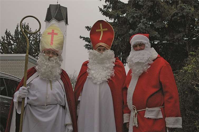 Die ersten Nikoläuse machen sich in Buschhoven auf den Weg. Weigert