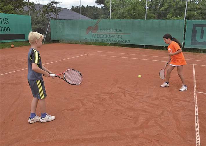 Die ersten Schläge gelingen schon.