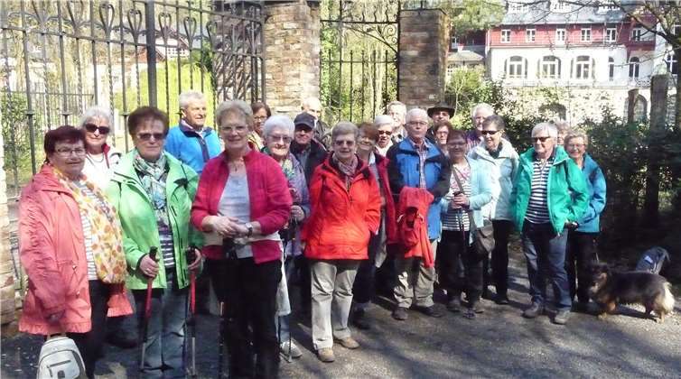 Eine lehrreiche Wanderung mit unterhaltsamen Anekdoten Die ersten Sonnenstrahlen des Jahres haben die Wanderer optimal genutzt. Foto: privat