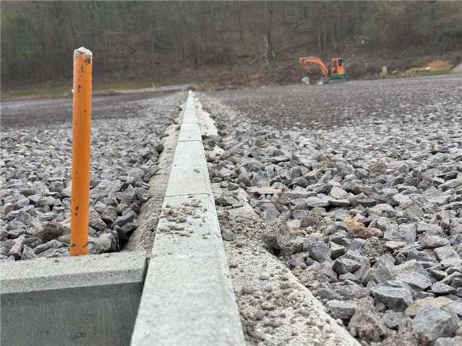 Die ersten Teilarbeiten für die neue Außenanlage sind vollzogen.
