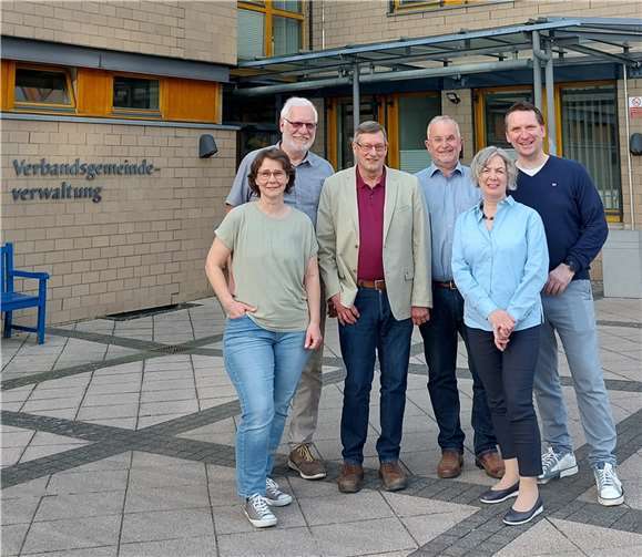 Die ersten sechs Kandidatinnen und Kandidaten aus allen Ortsgemeinden, v.l.n.r: Yvonne Schmitt, Dieter Runkel, Jochen Mutz, Wolfgang Latz, Andrea Sünning-Löhr, Torsten Müller  Foto: Wolfgang Latz