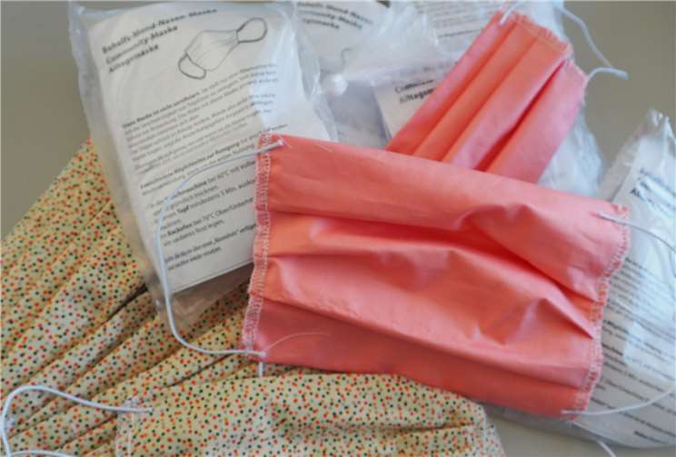 Die ersten selbst genähten Masken sind bereits bei der Verbandsgemeinde eingetroffen und wurden auch schon mit einem Beipackzettel versehen und verpackt.Foto: VG Mendig