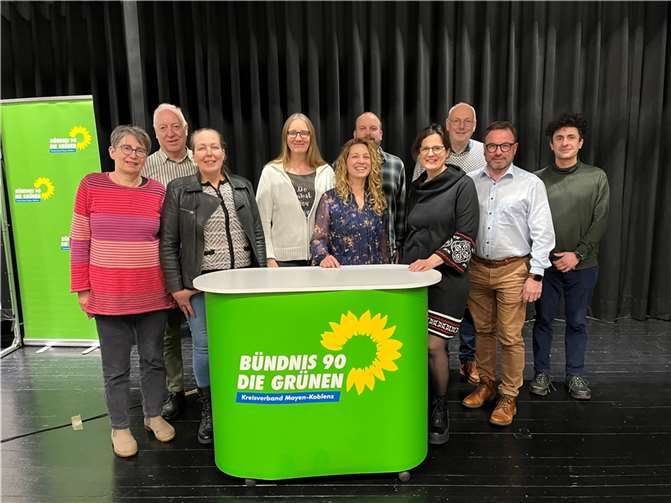 Die ersten zehn Plätze der Grünen Liste für den Kreistag Mayen-Koblenz (v.l.n.r.): Birgit Meyreis, Klaus Meurer, Carmen Bohlender, Sabine Granzow, Natascha Lentes, Maik Krüger, Rebecca Stallbaumer, Martin Schmitt, Wolfgang Treis, Simon Schmitz). Foto: Christoph Wagner