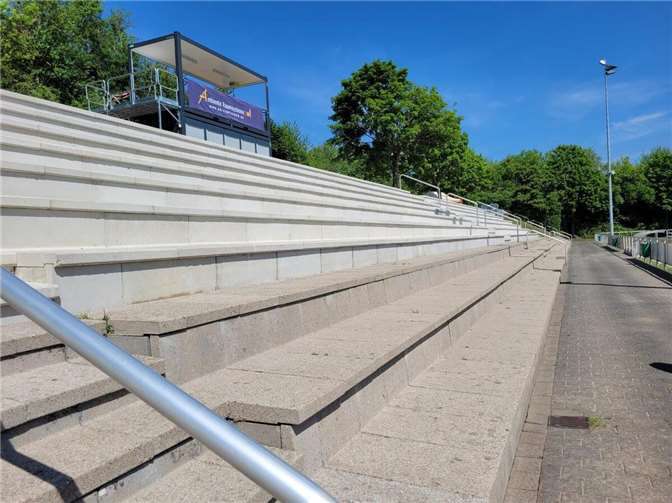 Die erweiterte Tribüne mit Live-Stream-Infrastruktur schafft Platz für über 1.00...