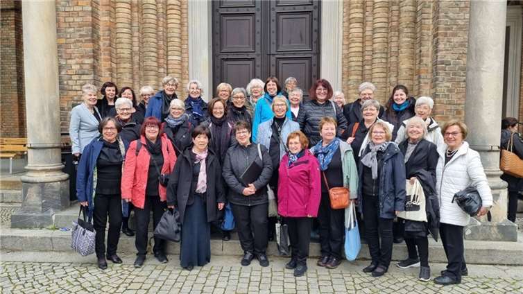 Die etwa 30 Sängerinnen blicken auf zahlreiche Auftritte, gemeinsame Fahrten, Proben und Geselligkeiten zurück.  Foto: Frauenchor Rheinbach