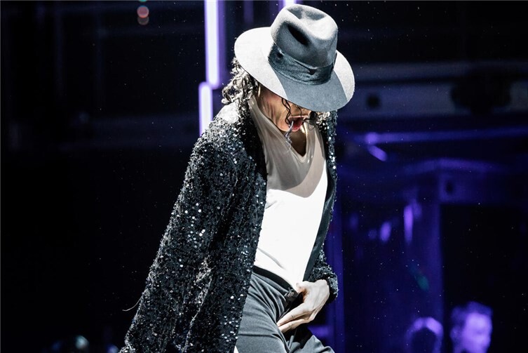 Die etwa zweistündige Hommage zeichnet in spektakulären Bildern Michael Jacksons unvergleichliche Solokarriere. Foto: Dominik Gruss