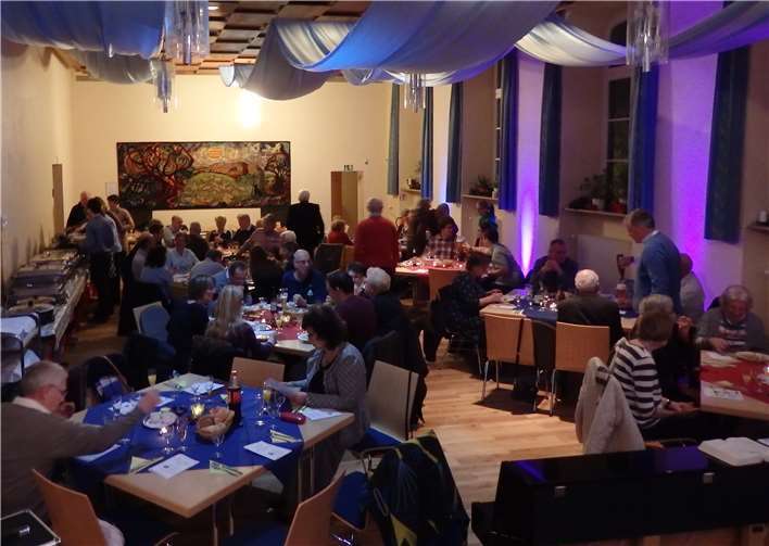 Die evangelische Kirchengemeinde hatte alle, die sich hauptamtlich und ehrenamtlich in der Gemeinde engagieren, zu einem großen Abendessen eingeladen.