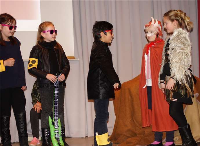 Die fantasievollen und charakteristischen Kostüme hatten die Schüler selbst zusammengestellt.Foto: privat