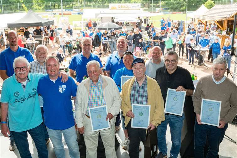 Die feierlich geehrten langaktiven Jubiläumsmitglieder.