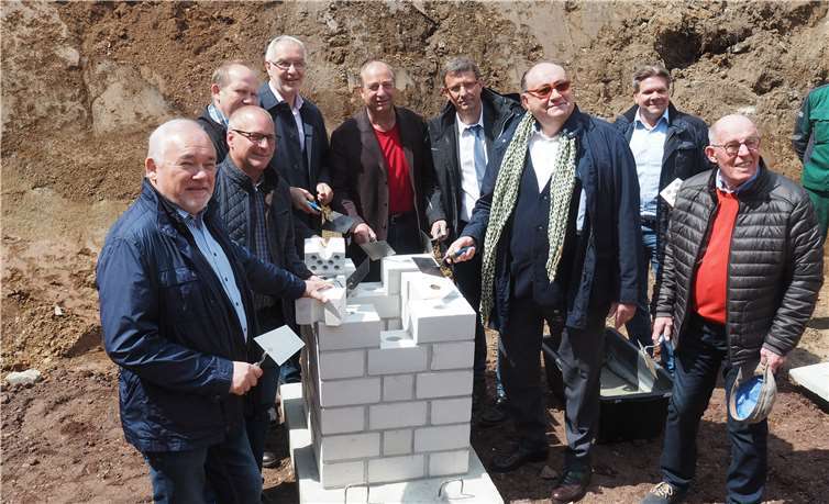 Die feierliche Grundsteinlegung.Fotos: HH