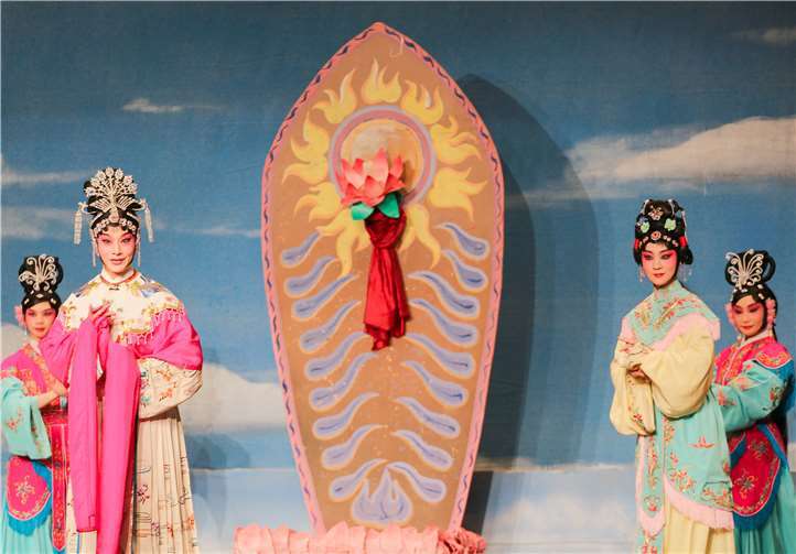 Die fernöstlichen Klänge und Bilder brachten Exotik nach Andernach. KulturPunkt Andernach