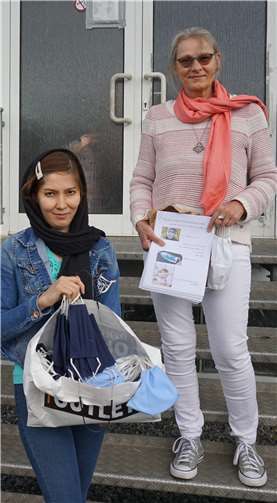 Die fertigen Masken wurden als Spende übergeben.Foto: Privat