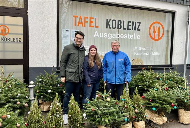 Die festlich geschmückten Tannen sorgten im vergangenen Jahr, etwa bei der Tafel-Koblenz, für viel Freude und weihnachtliche Stimmung.  Foto: Sandra Hürter
