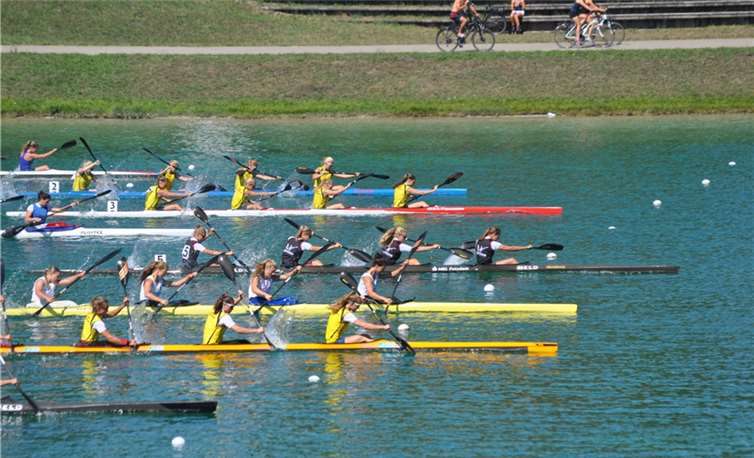 Die fitten Kanudamen in Aktion. privat