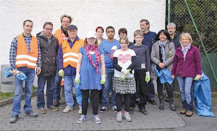 Die fleißige „Putzkolonne“ des Stadtteils Kürrenberg. Jasmin Franz